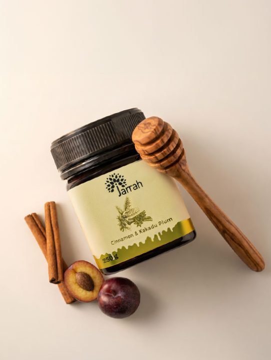 عسل جارا بالقرفة والبرقوق